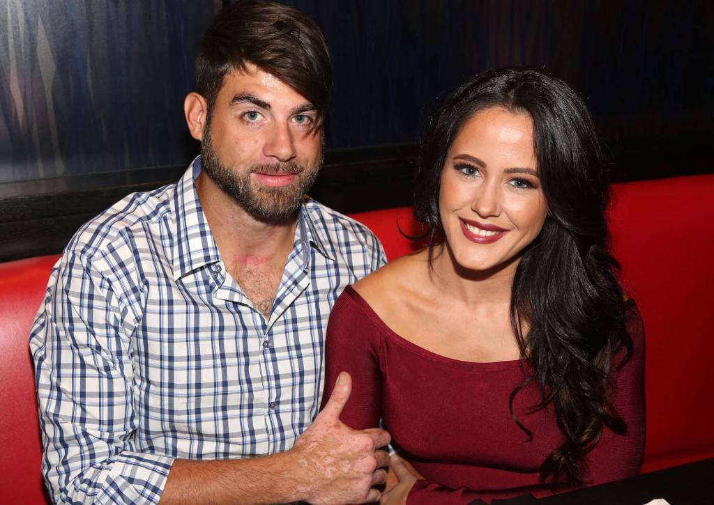 Former Teen Mom 2 Star Jenelle Evans Watches Her Marriage Burn, No Literally.